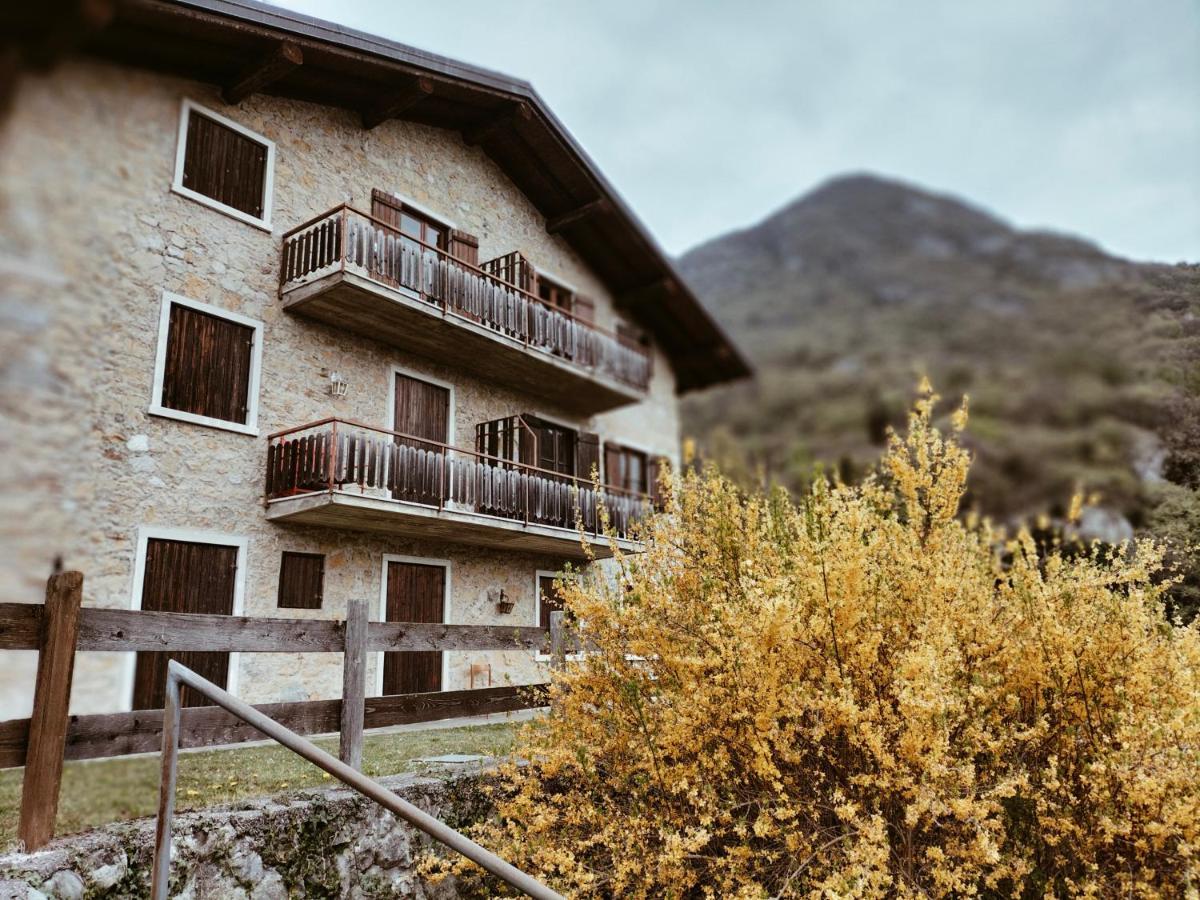 LA TORRETTA SUL LAGO di TENNO - RESIDENCE LA RUSTICA Tenno Exterior foto